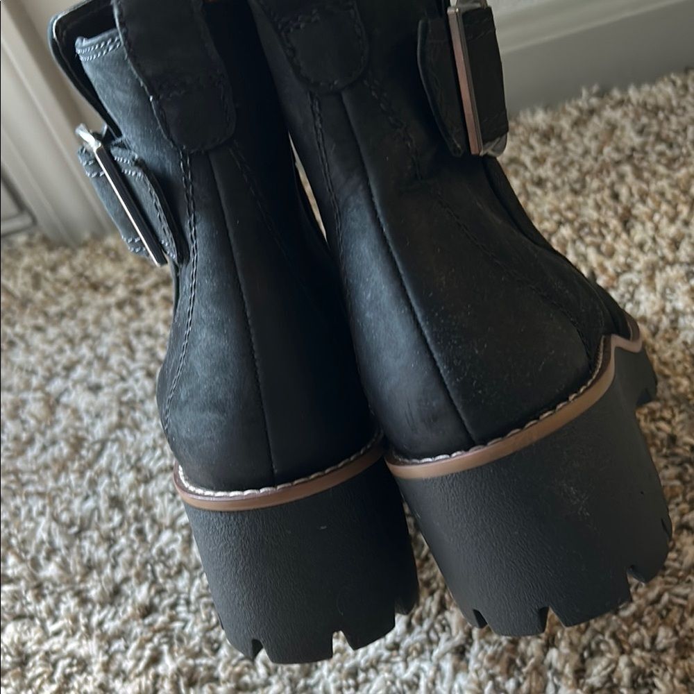 Blondo Size 8 Black Ankle Booties with Rugged Sole and Zipper - Picture 6 of 6